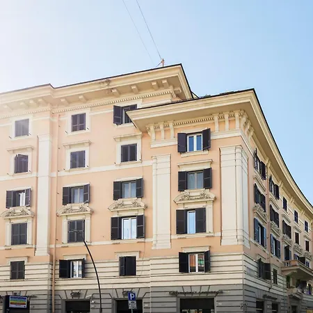 Live - Chez Le Roi Luxury Apartmán Řím